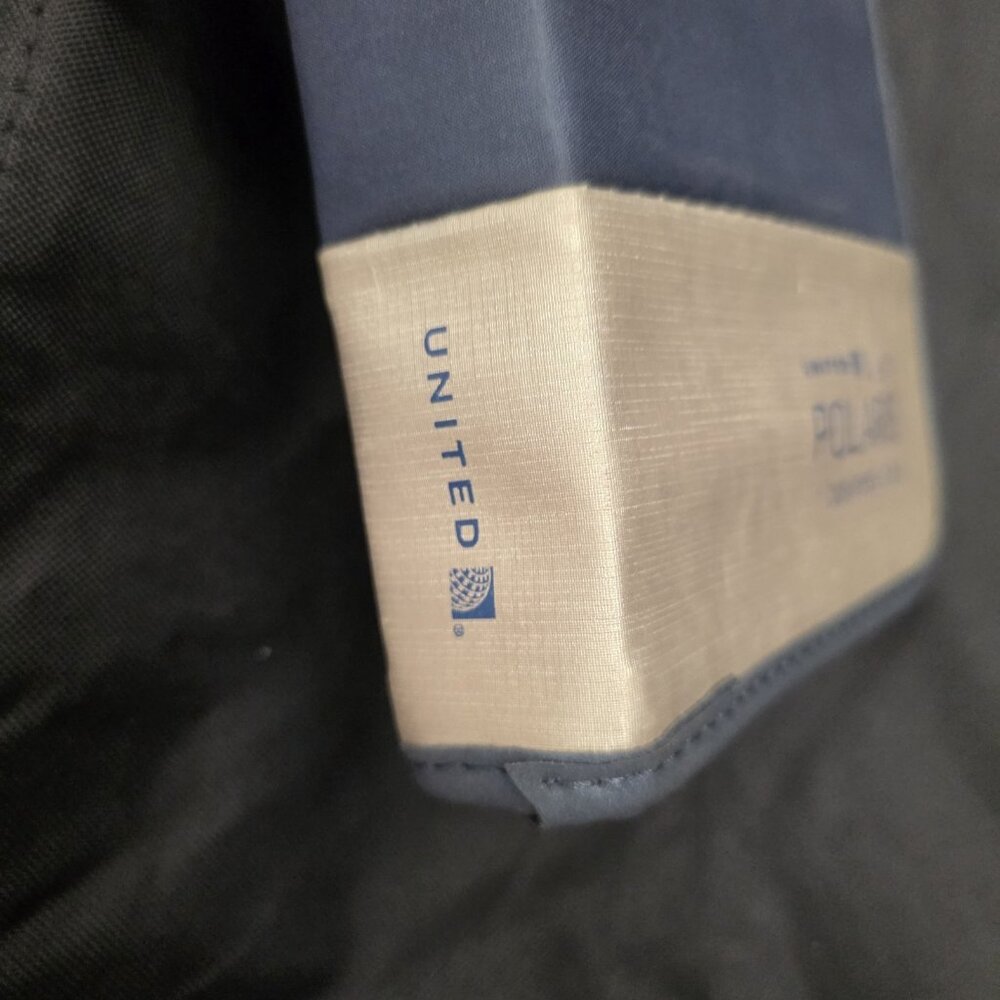 UNITED AIRLINES POLARIS Business Class Amenity Kit - Picture 2 of 10